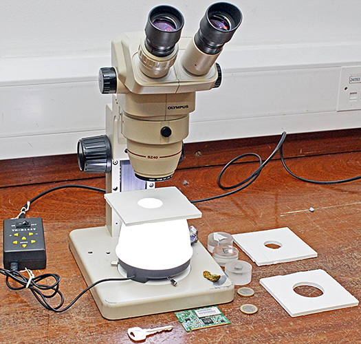 Shadowless illuminator for stereomicroscope